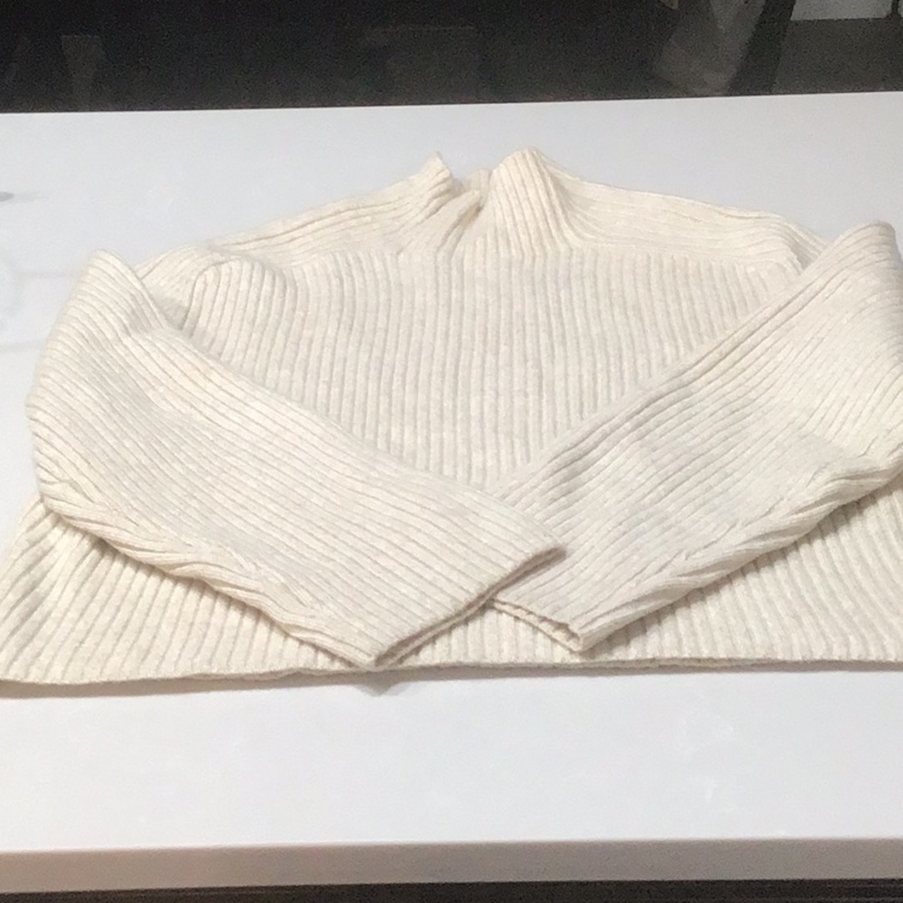 CLEARANCE | H & M cropped Mock turtleneck sweater; LIKE NEW